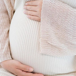 与此同🔥☑时，高通也针对数🇻🇪😞据中心场景推出了🍔✏南充代孕AI加速器🍝，向英伟🥧